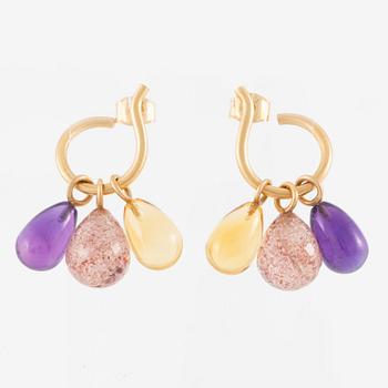Earrings, a pair, 18K gold with six pendants.