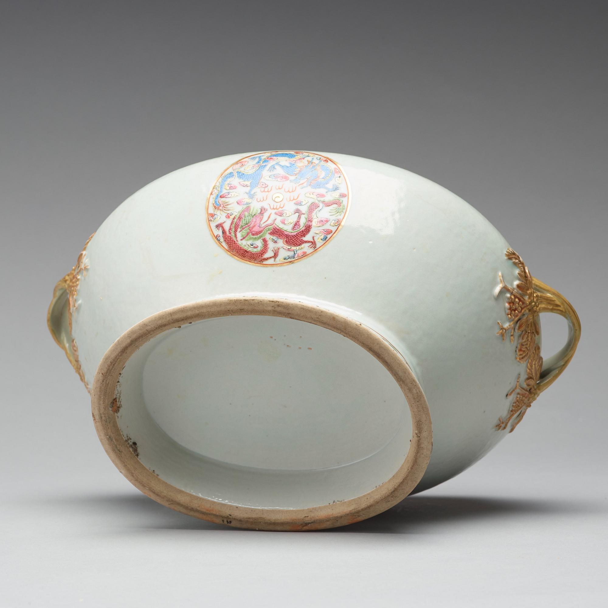 TERRIN med LOCK, porslin. Qingdynastin, Jiaqing (1796-1820).