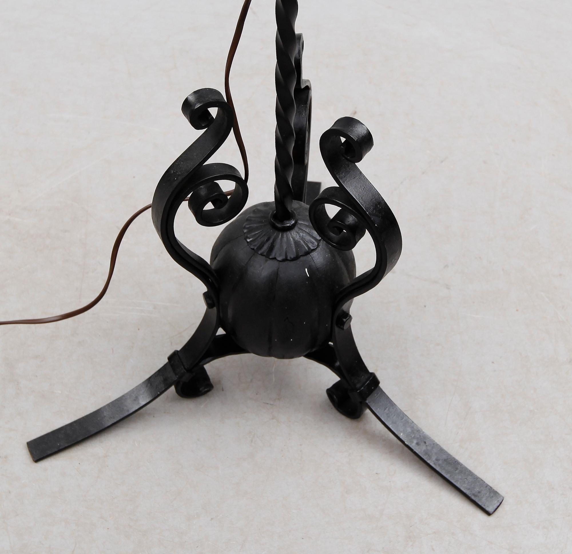 GOLVLAMPA, 1900-talets första hälft.