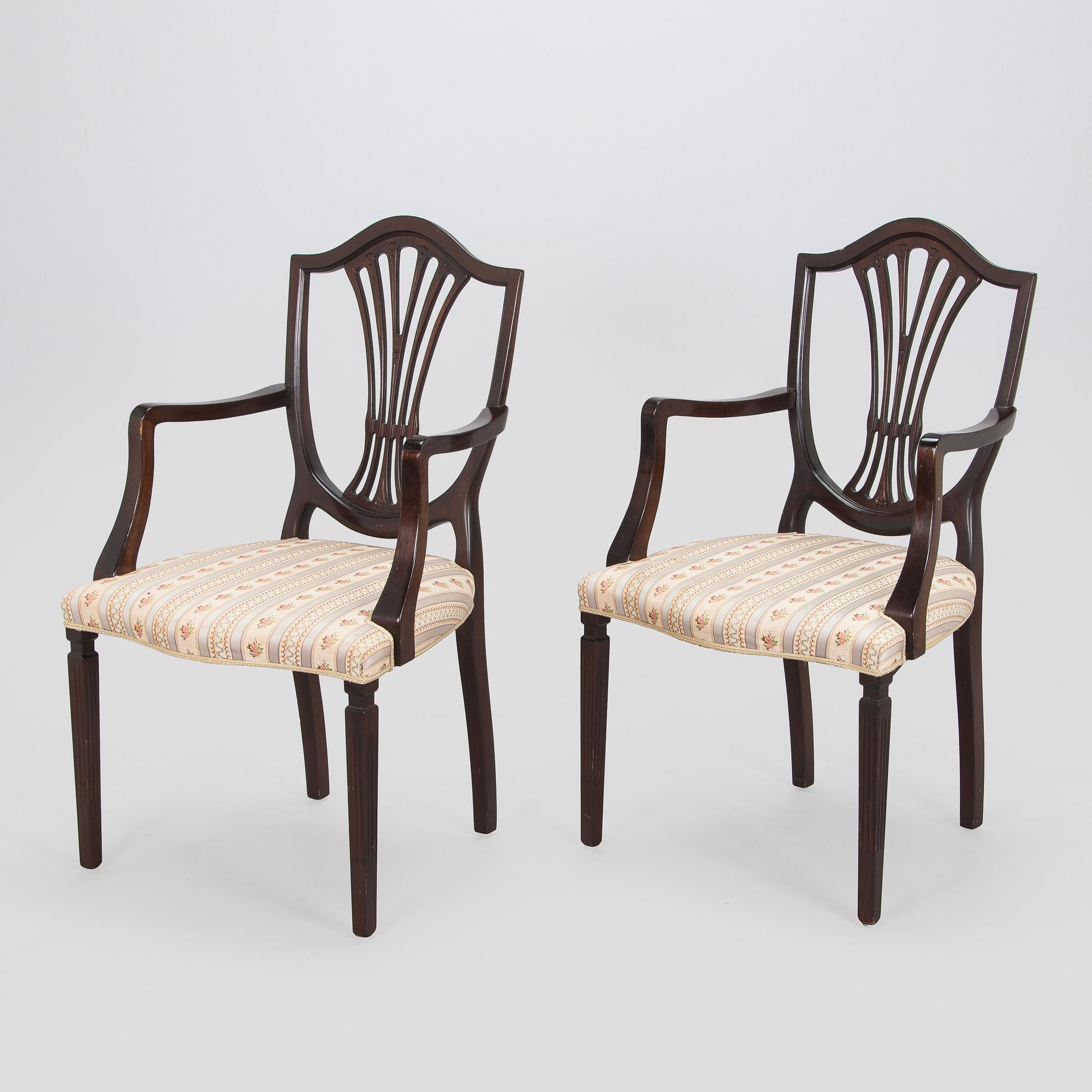 Stolar, 16 st och karmstolar 2 st, Hepplewhite-stil, 1900-talets andra hälft.