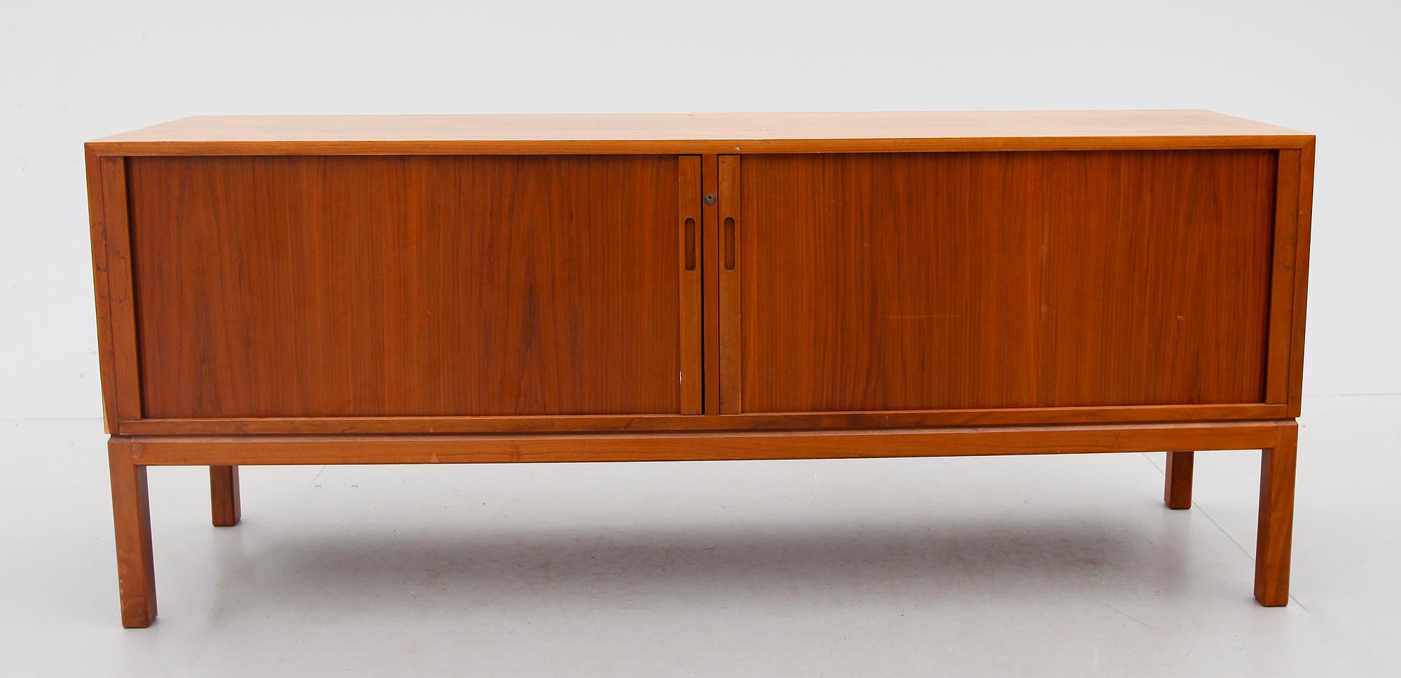 JALUSISKÅP, 1900-talets andra hälft.