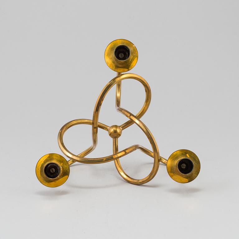 JOSEF FRANK, ljusstake, mässing ”Vänskapsknuten”, Firma Svenskt Tenn, 1900-tal.