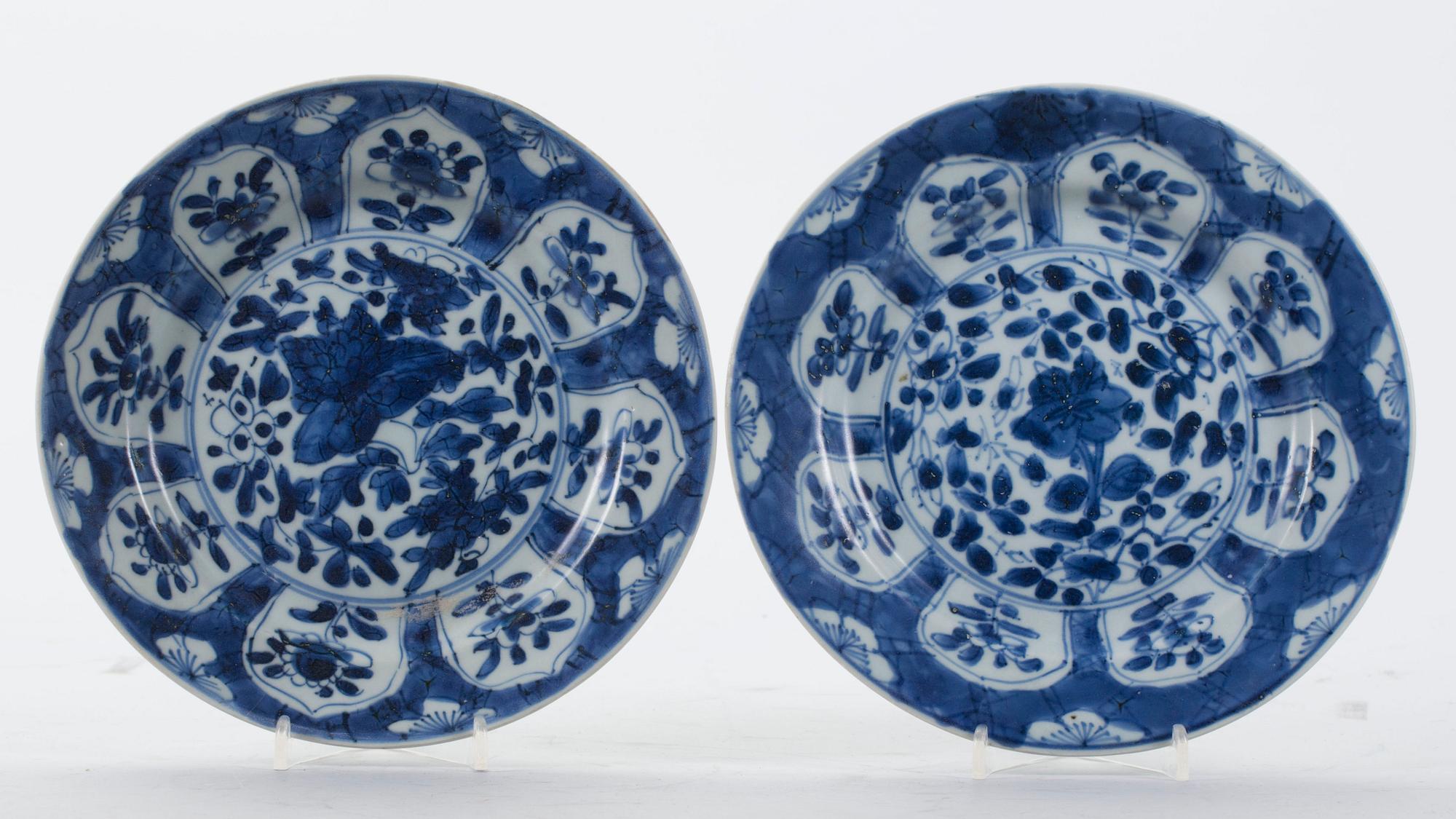 TALLRIKAR, 2 st, porslin, Kangxi, (1662-1722).
