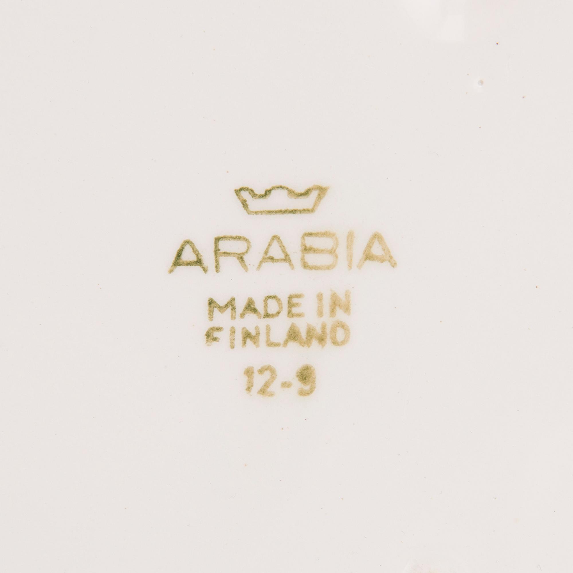 A 9 + 6-piece set of Kilta / Teema porcelain by Arabia, Finland.