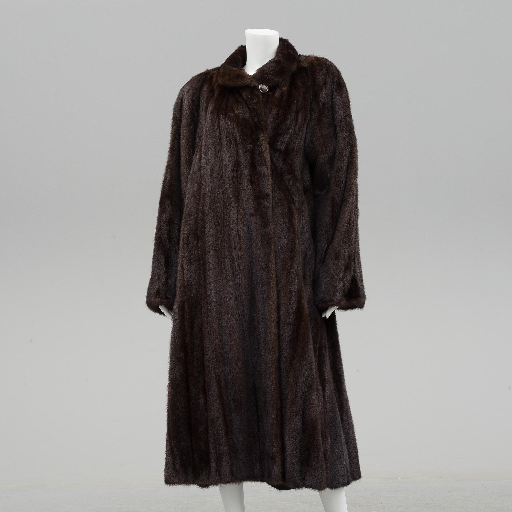 A Mink fur coat from saga Mink, circa size M.