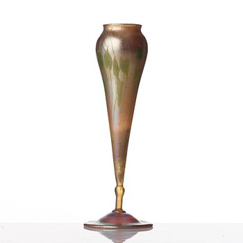Louis Comfort Tiffany, a Favrile glass vase, U.S.A, 1909.