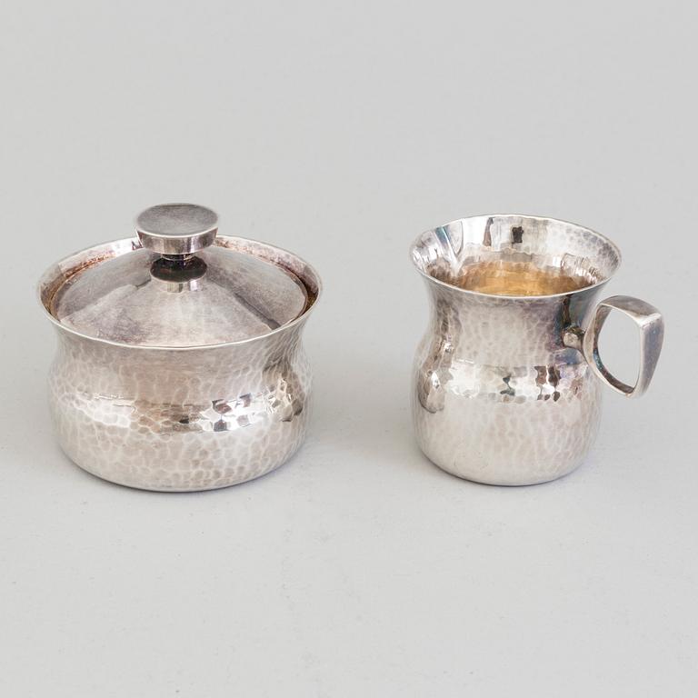 ERIC LÖFMAN, sockerskål och gräddkanna, silver, MGAB, Uppsala, 1973.