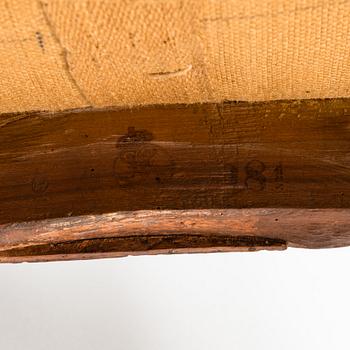 Karmstol, tillhört drottning Viktoria, Solliden, sits med broderi av Gustav V. Sannolikt Italien, 1800-tal.