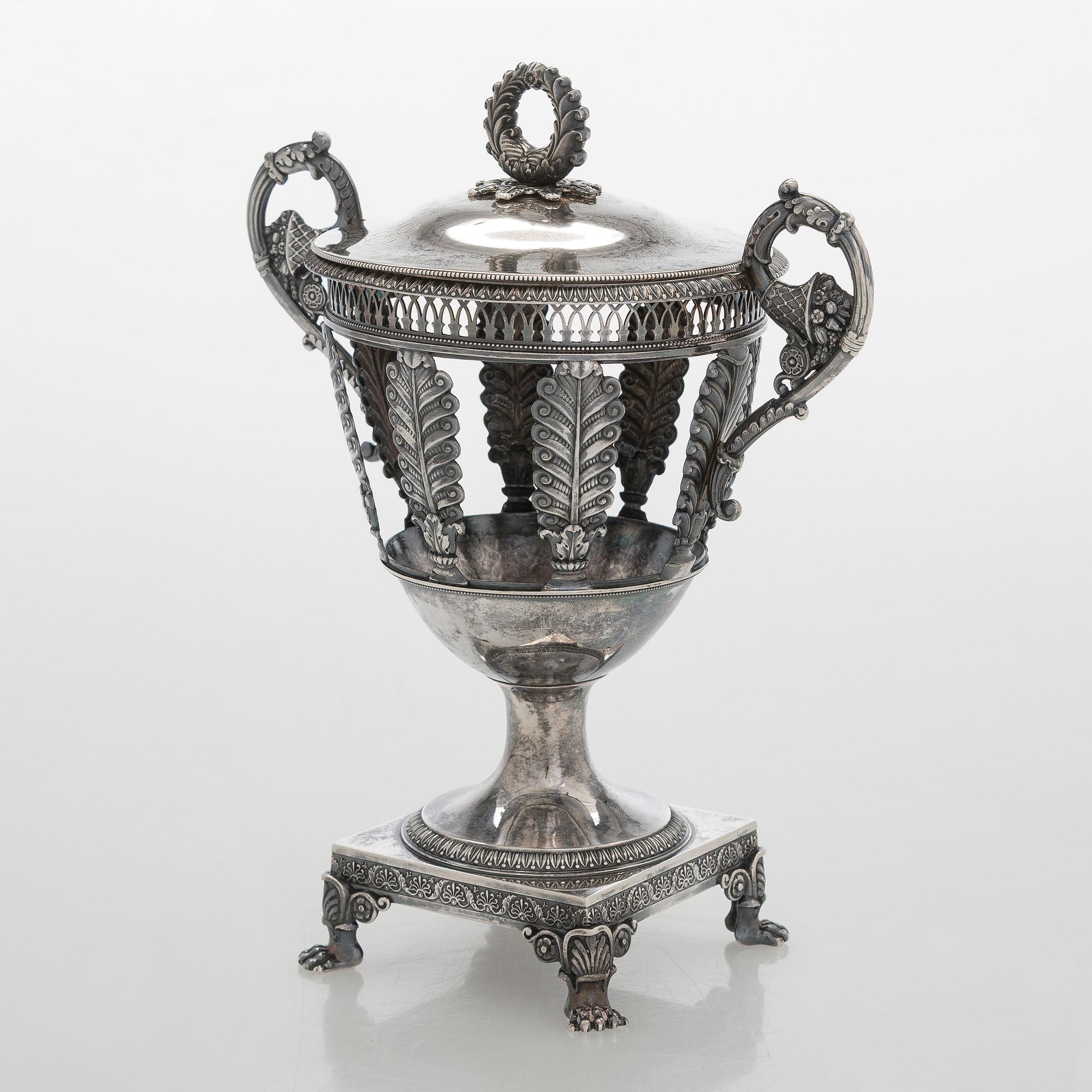 Louis Manant, genombruten skål, silver, Paris 1819-1838.