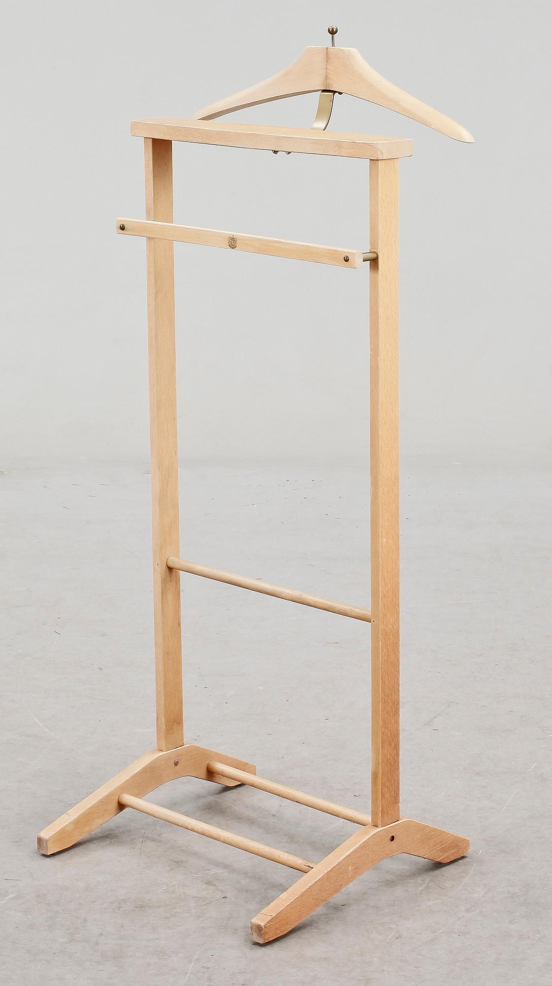 HERRBETJÄNT, trä, Italien, 1900-talets andra hälft.