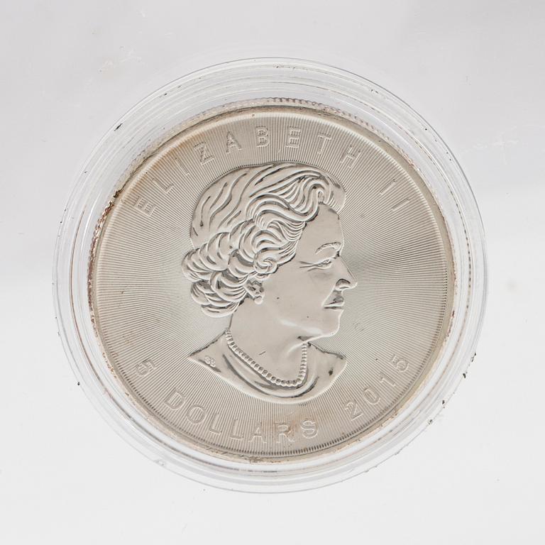 11 st 1oz mynt 999 silver.