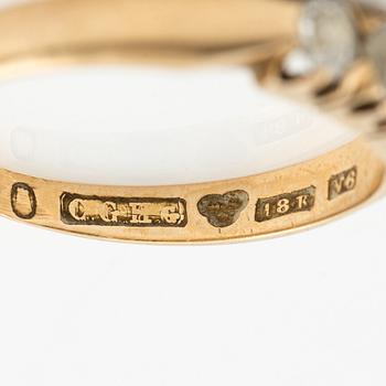 Ringar, 2 st,  14K guld respektive 18K guld med små diamanter.