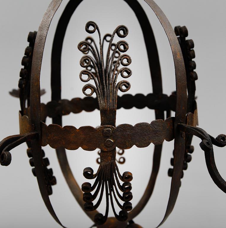 LJUSKRONA, smide, 1700-tal. Höjd 60 cm.