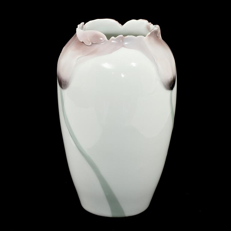Vas, porslin, Nils Emil Lundström, Rörstrand, 1900-talets första hälft.