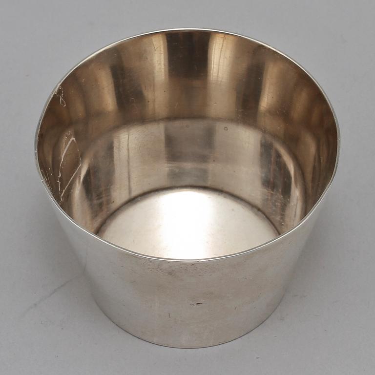 BÄGARE, sterlingsilver, Wiwen Nilsson, Lund, 1942. Vikt 60 g.