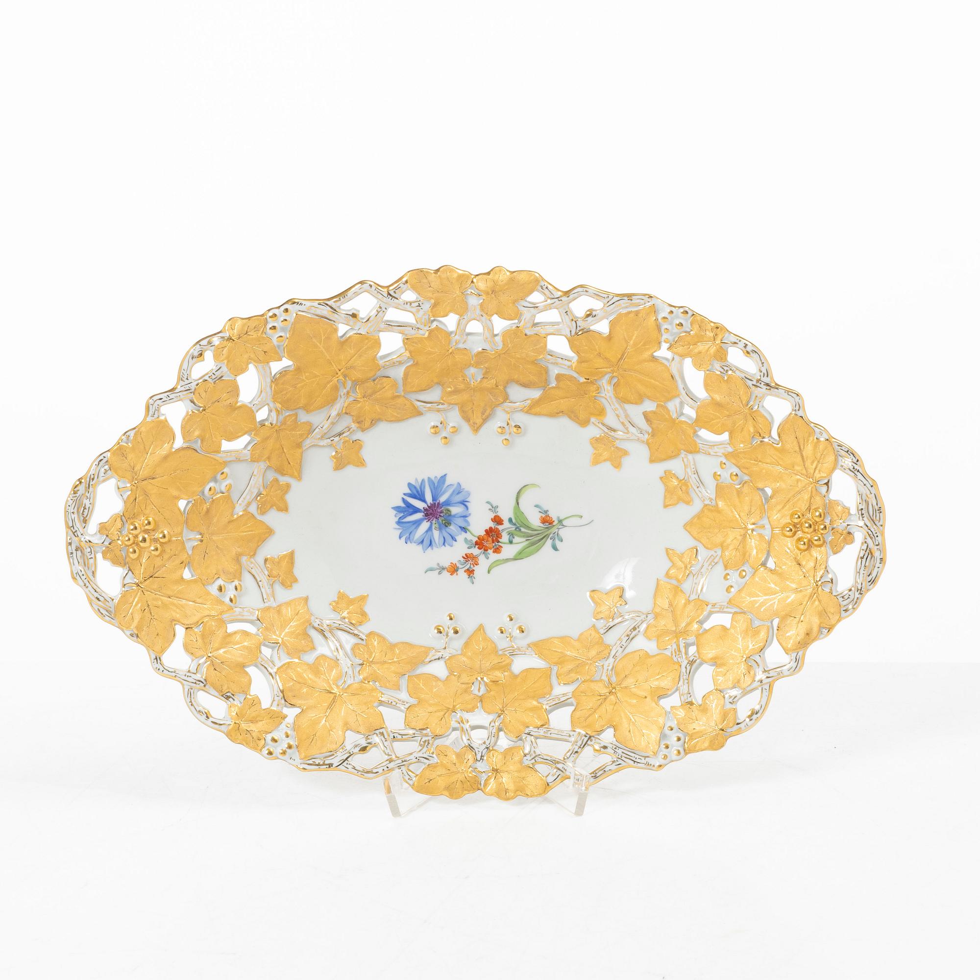 Meissen, A German Meissen basket, first half of the 20th century.