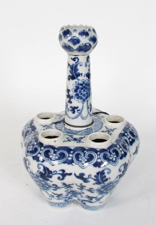 TULPANVAS, porslin, Kina, 1800-tal.