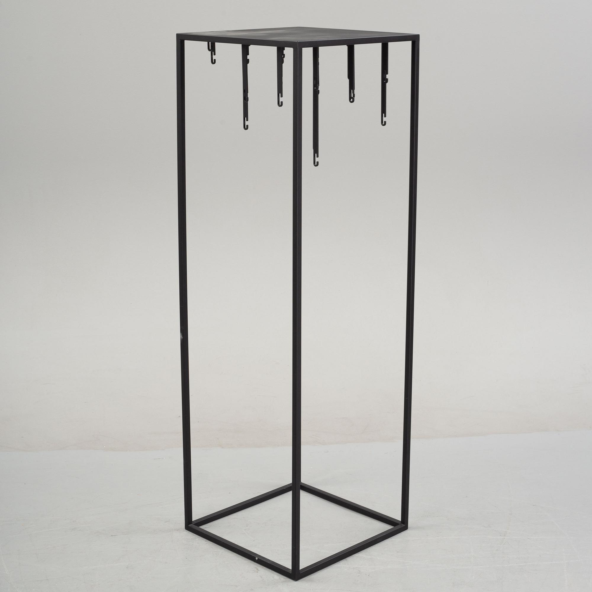 An 'Atelier Floor Hanger' by Alexander Lervik for Design House Stockholm, 2020.