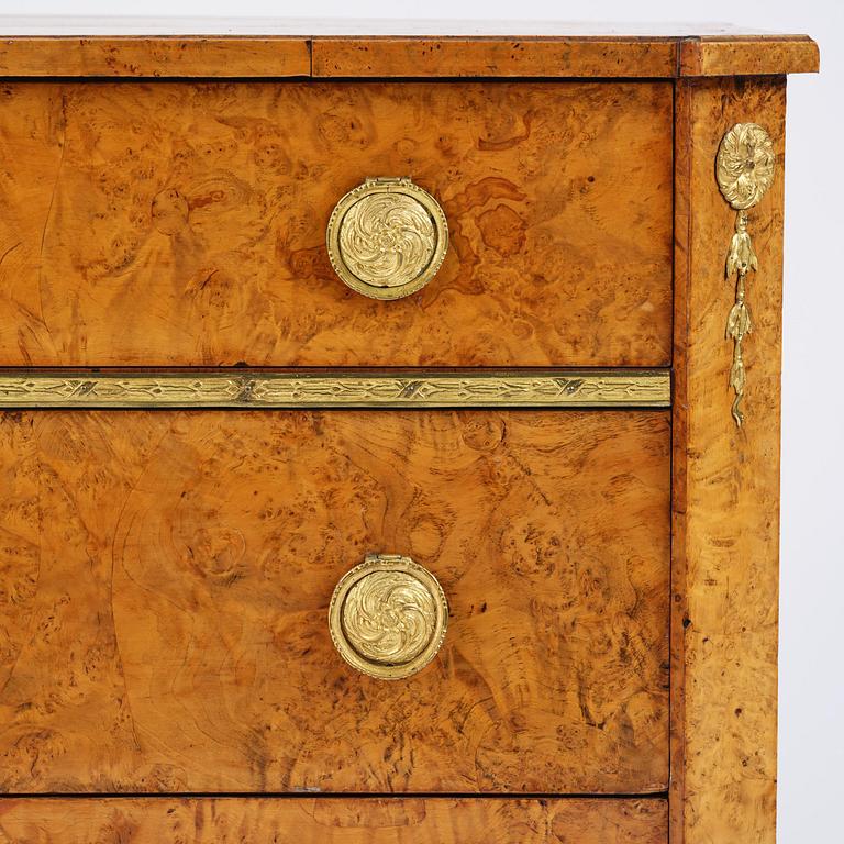 A late Gustavian burr-alder commode, early 19th century.