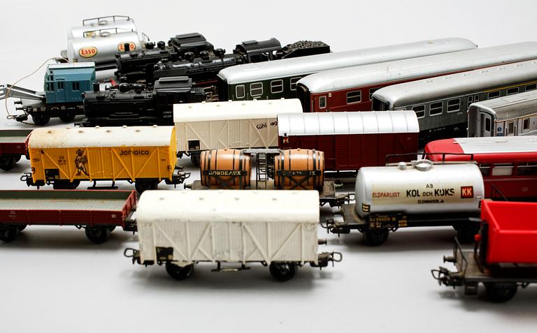 PARTI MODELLTÅG, 29 delar, huvudsakligen Märklin, Tyskland, 1900-talets andra hälft.