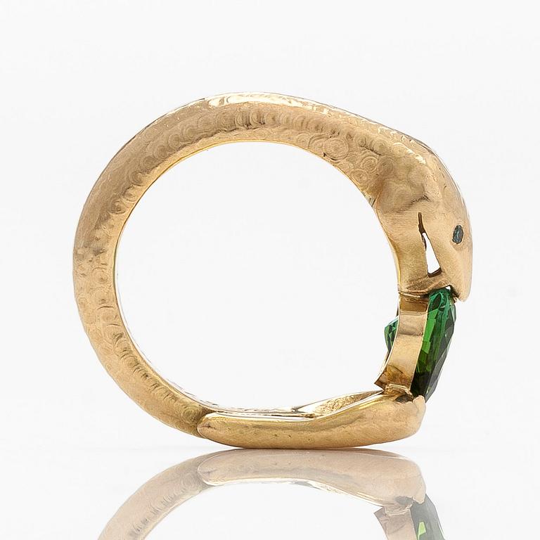 Torbjörn Tillander, an 18K gold serpent ring with heart-shaped green tourmaline and green diamonds, Helsinki 2011.