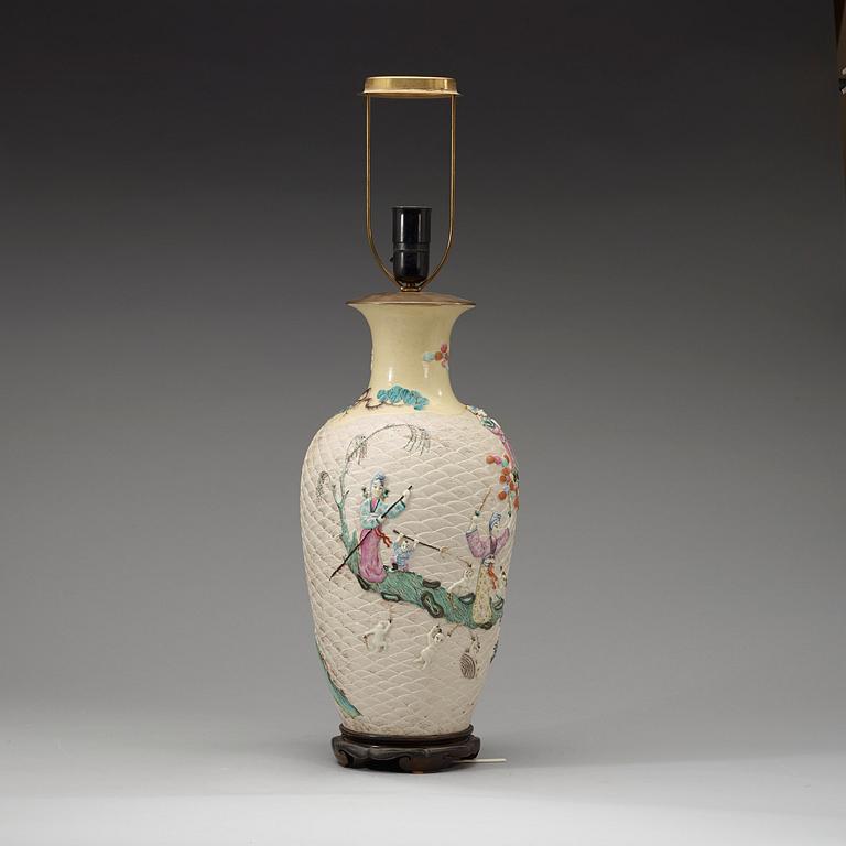 A famille rose vase, Republic (1912-1949).