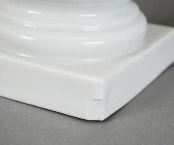 LJUSSTAKAR, två par varav ett par med ljusmanschetter. Meissen, 1900-tal.