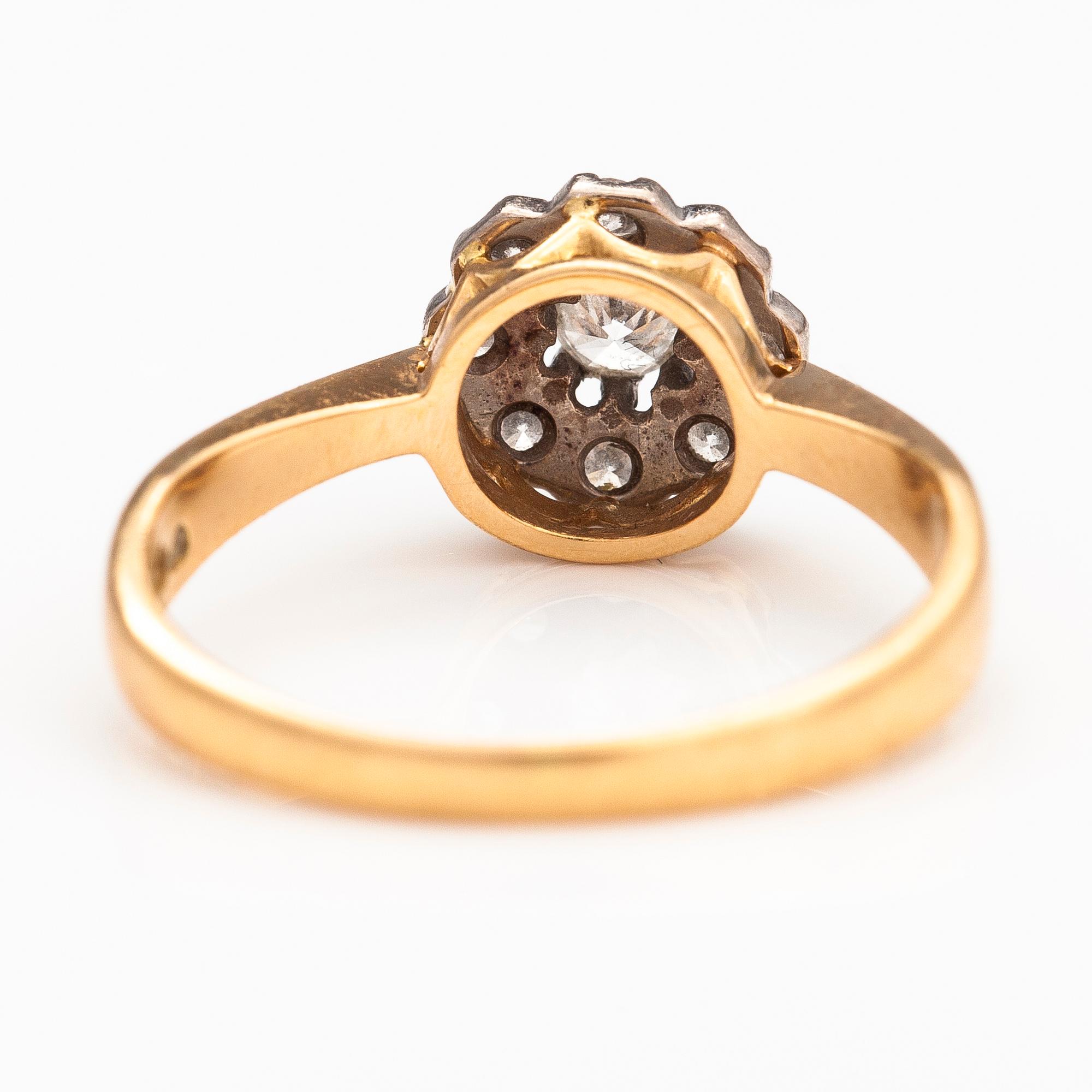 RING, 18K guld, diamanter ca 0.30 ct tot.