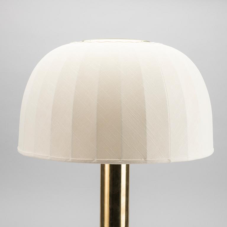A HANS AGNE JAKOBSSON "CAROLIN" TABLE LAMP.