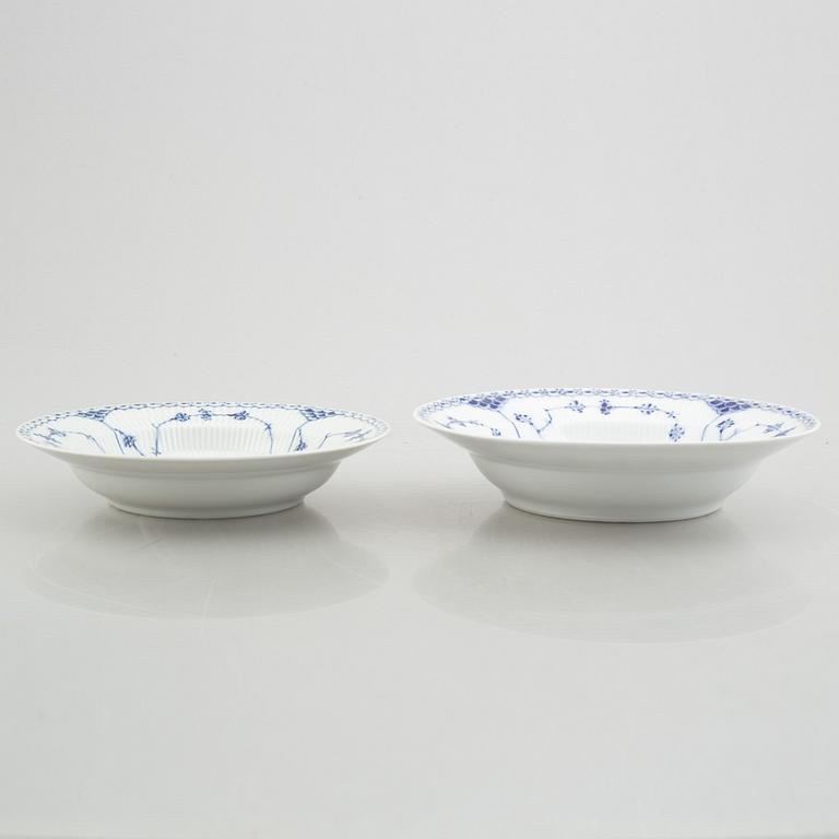 Two deep dishes and two soup dishes, porcelain, "Blue Fluted Half Lace" / "Musselmalet", Royal Copenhagen.