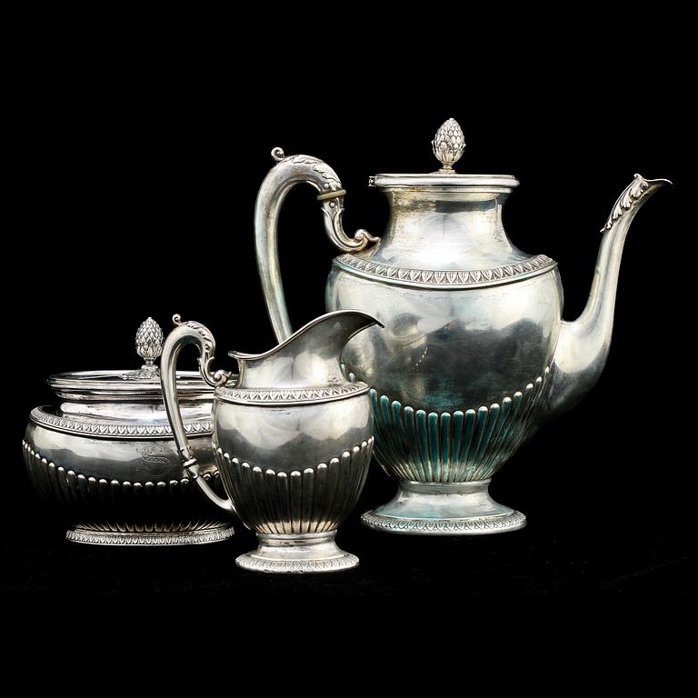 KAFFESERVIS, 3 delar, silver, empirestil, Carl Gustaf Hallberg, Stockholm, 1910-tal. Vikt 1250 g.