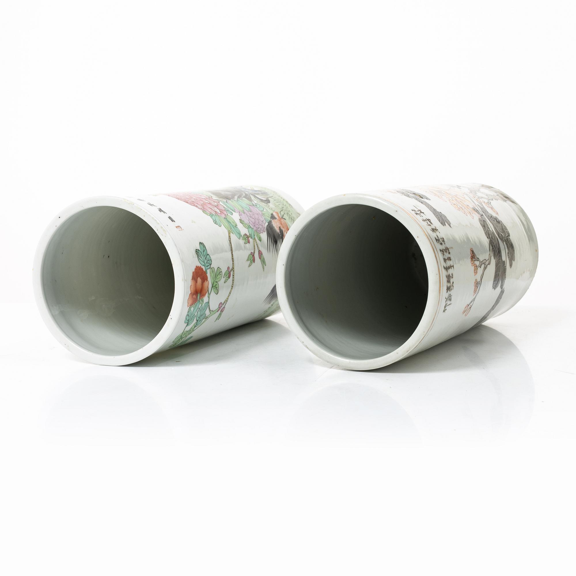 A pair of Chinese vases, 20th century.