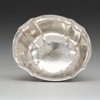 A Danish 18th century silver bowl, marks of Asmus Fridrich Holling, Copenhagen 1730.