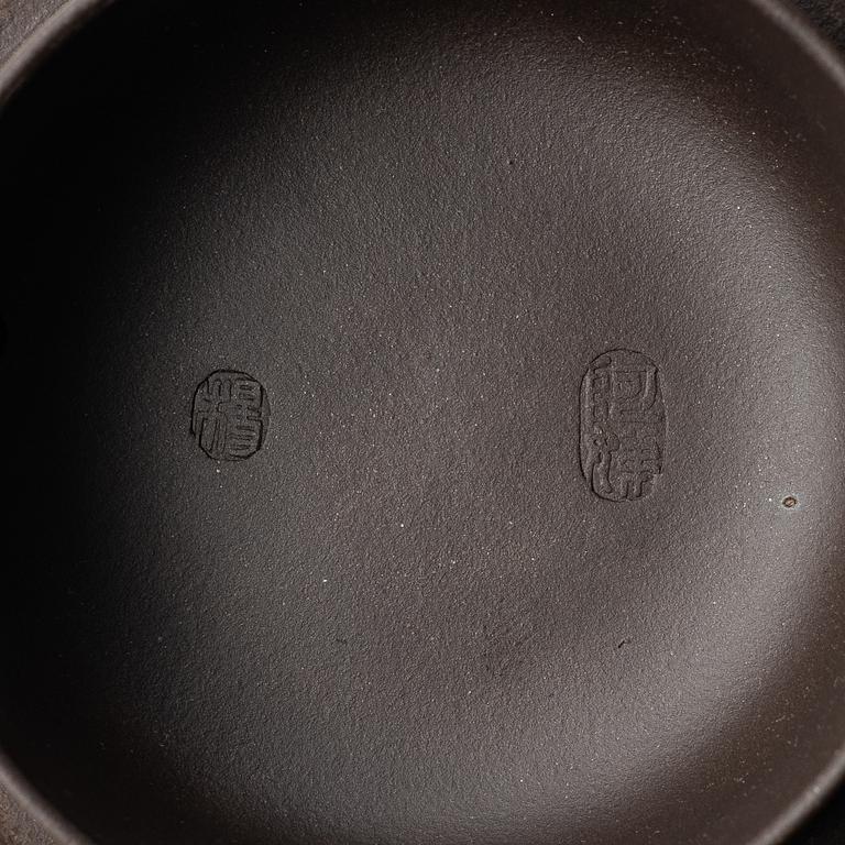 A Chinese yixing 'basket' teapot, 1990s.