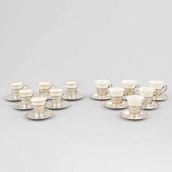 Kopphållare med fat, 6+6 st, sterlingsilver och porslin, bl.a. John Wanamaker, Philidelphia, USA, tidigt 1900-tal.