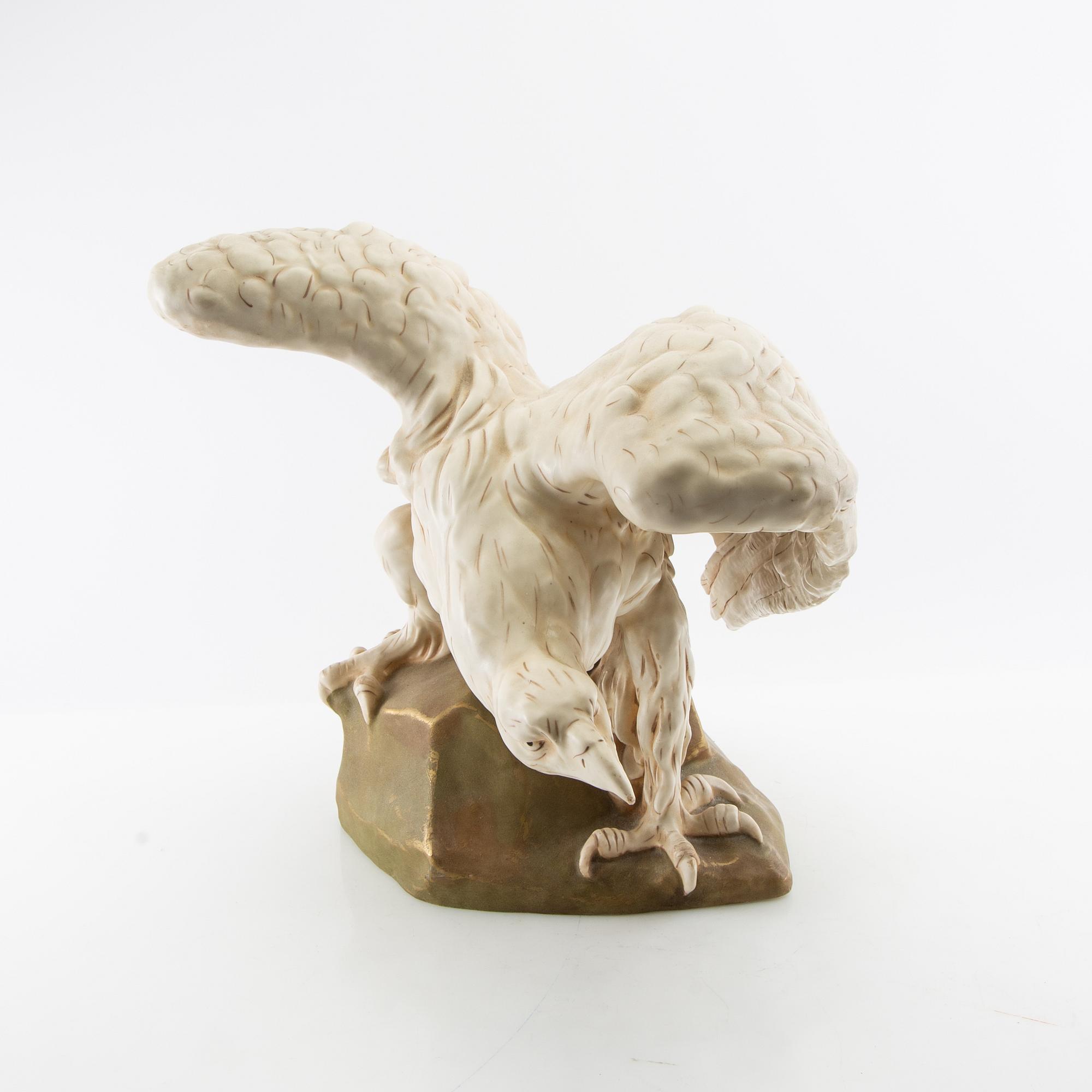 Skulptur Royal Dux 1900-talets mitt porslin.