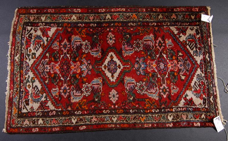 MATTA, orientalisk. Ca 125 x 76.