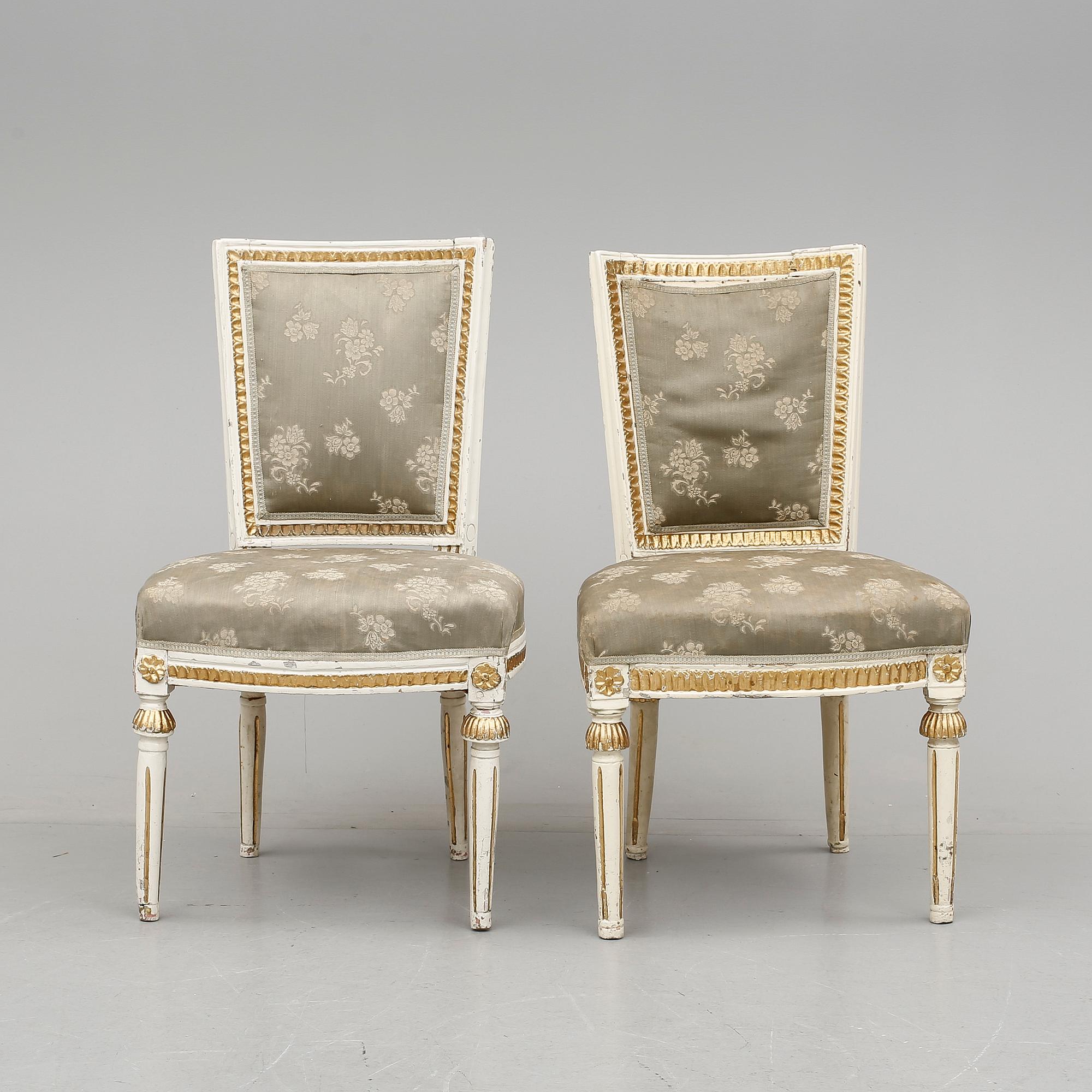 STOLAR, 2 stycken, Gustavianska. 1700-talets slut.