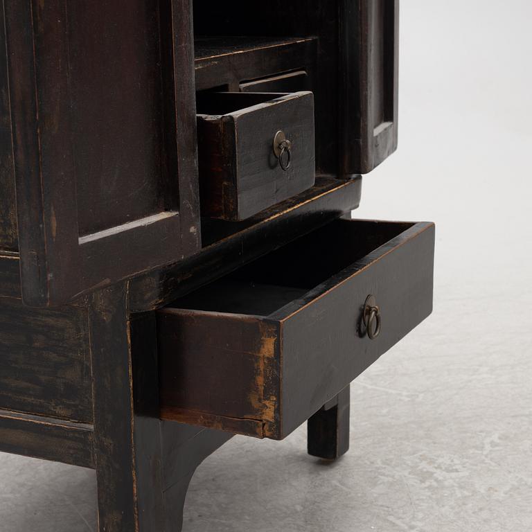 A Chinese cabinet, 20th century.