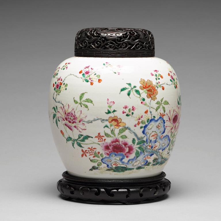 A famille rose jar, Qing dynasty, Qianlong (1736-95).