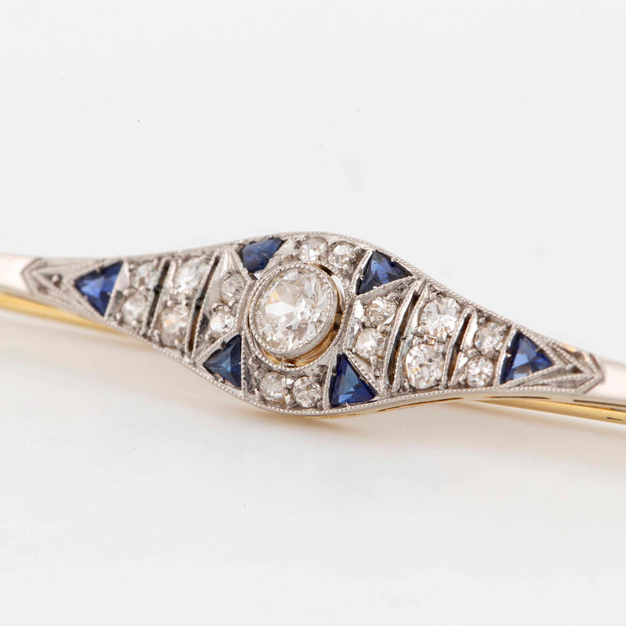 BROSCH, med gammalslipade diamanter och safirer.