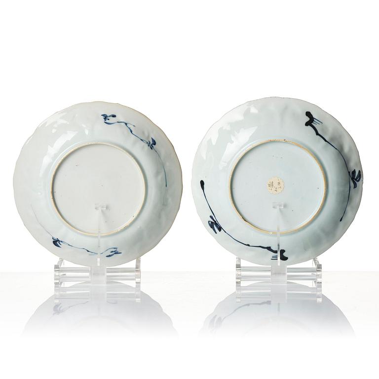 A matched set of six blue and white dishes, Qing dynasty, Kangxi (1662-1722).