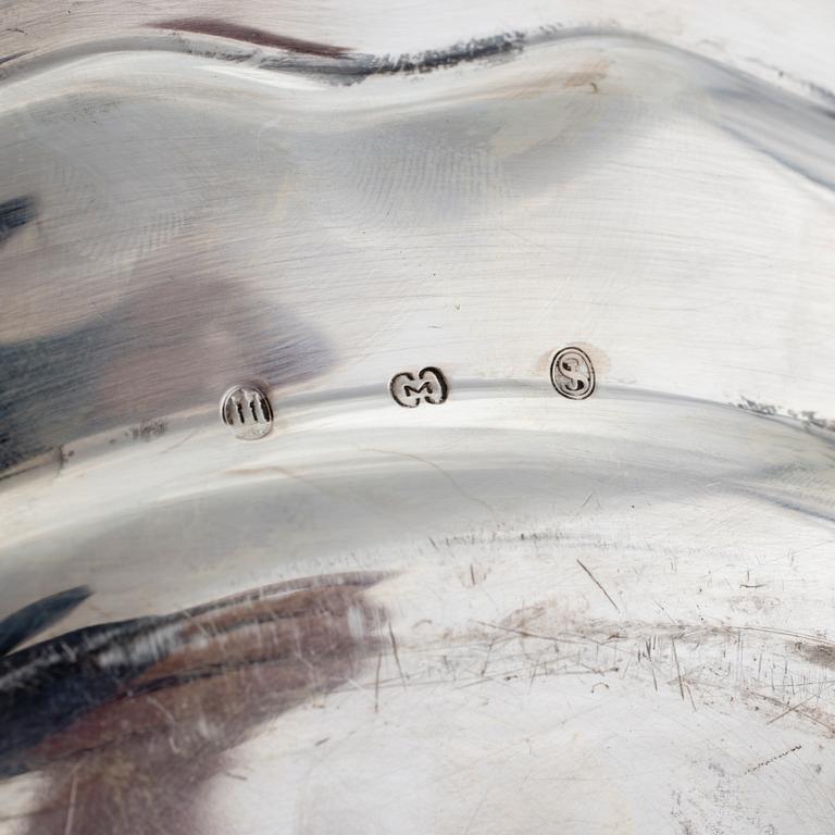 TALLRIKAR, 2 stycken, silver, A. Dragstedt och Carl M. Cohr, Danmark, 1936-38. Vikt 1039,5 g.