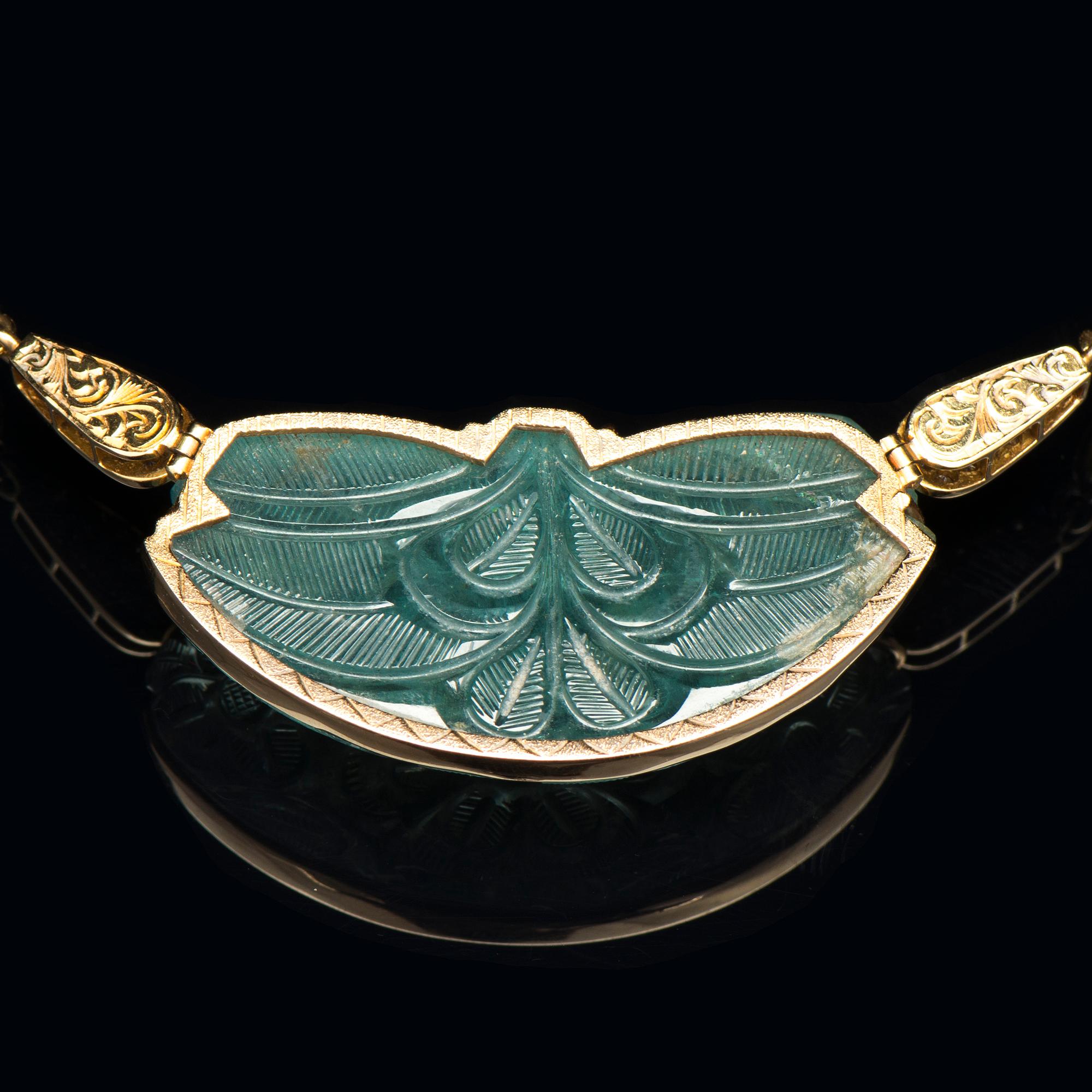 COLLIER, graverad akvamarin, briljantslipade diamanter, 18K guld.