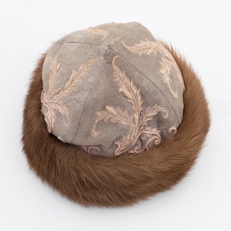 Hermès, a mink fur hat.