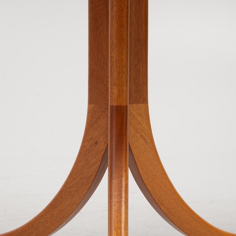 Josef Frank, sidobord, modell B 607, Firma Svenskt Tenn, ca 1992.