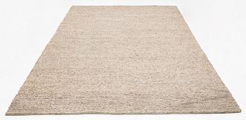 Matta, "Chunky wool sand", Lotta Agaton Interiors x Layered, ca 400 x 300 cm.