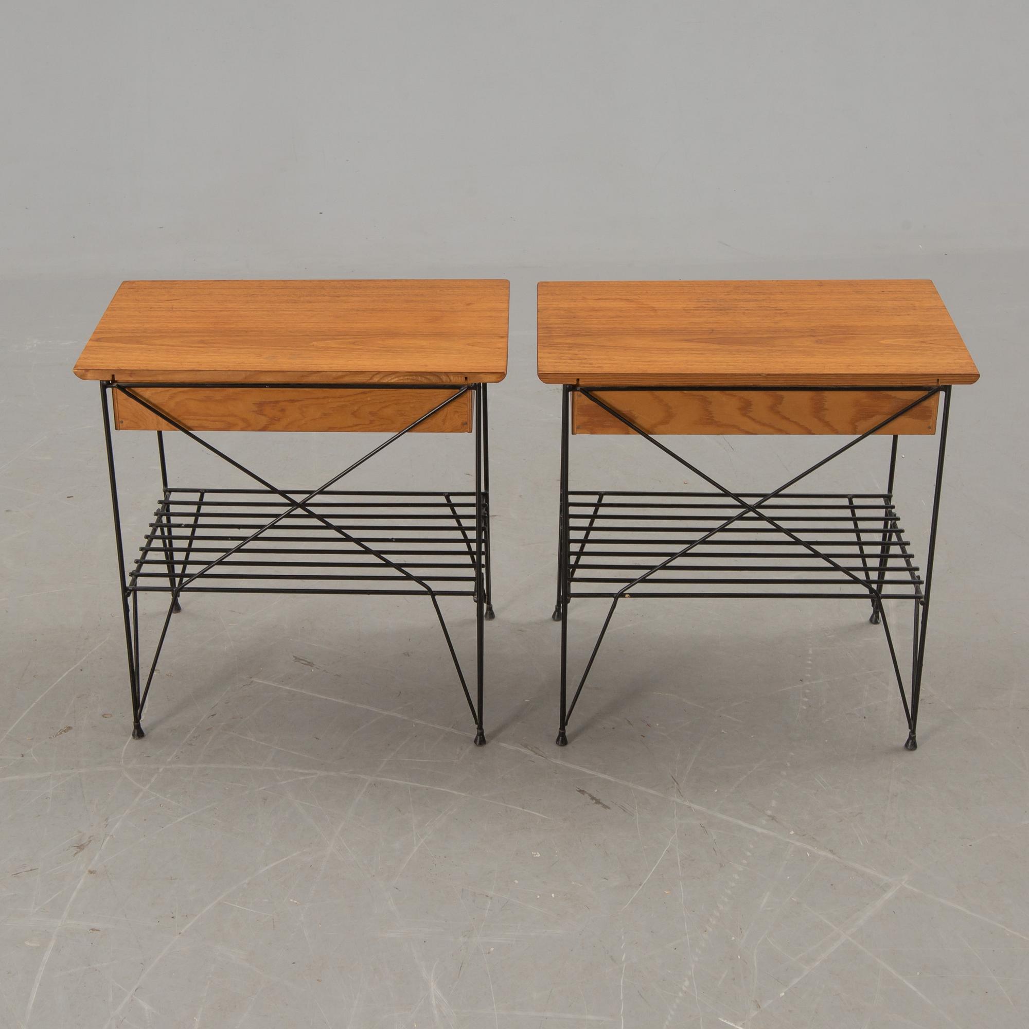 SÄNGBORD/SIDOBORD, ett par, sting-typ, 1900-talets mitt.