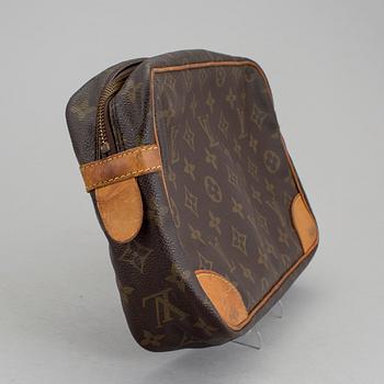 NECESSÄR, Louis Vuitton.