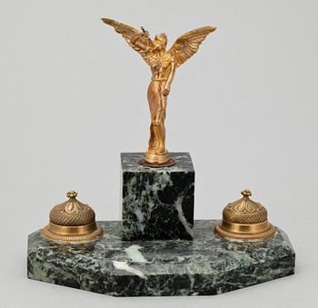 SKRIVSTÄLL. Marmor. P. Loiseau-R.